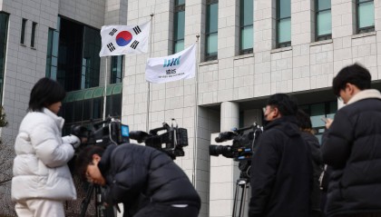 逮捕令将到期，最多2天尹锡悦将“回家过年”？检方召集全国检察官开会，商讨是否起诉