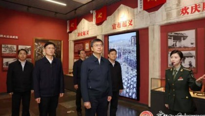 新任省级党委书记走进脱贫户家中：吃得好不好，住得怎么样