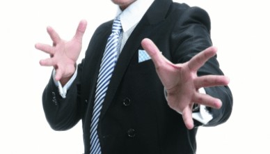 大冰回应“羽绒服事件”：新增500件已运往玉树