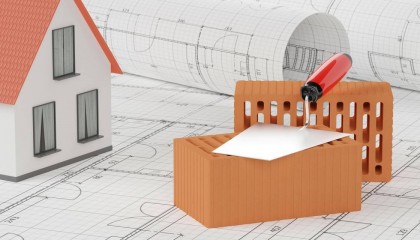 不在城里买房的工薪族，花100万在村里盖房