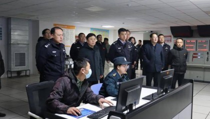 威海市公安局副局长尹剑一行到山东铝业职业学院进行岁末年初校园安全督查