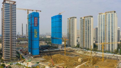 全国房价跌回2016年致居民财富缩水近40万亿，中央财办原副主任：调控思路要尽快转向，应该“支持房价上涨”！