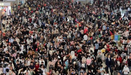 凌晨被挤爆！深圳高铁站人人人人人！网友：一定要提前到！这些旅客注意