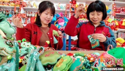 （新春见闻）民间刺绣“老把式”渐成流行新潮品