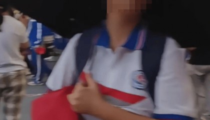 广东东莞一中学生从8楼坠楼不幸身亡，多方回应！