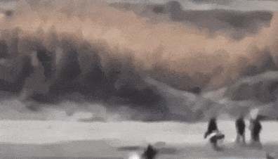 武侠小说场景照进现实 “白龙马”入江救人刷屏全网