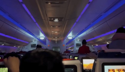 川航一飞往温哥华航班遇“炸弹气旋”？乘客称有人呕吐，曾三次尝试降落未果