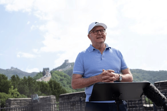 阿尔巴尼斯访华期间游览长城并发表讲话：与中方保持积极关系符合国家利益