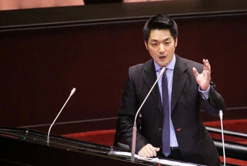 蒋万安人还没来大陆，台当局发声威胁：不准参加阅兵！我国防部已表态，一番话斩钉截铁