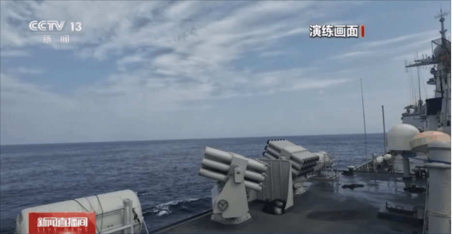 近距离看干扰弹发射瞬间!海军第47批护航编队开展多课目实战化训练