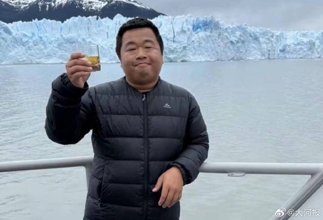 千万粉丝网红“蓝战非”解封后更新，称在非洲旅行遭遇车祸