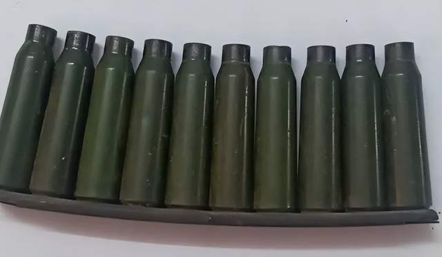 解放军报警！有人拾取3吨多炮弹残片卖钱，甚至有完整弹头？