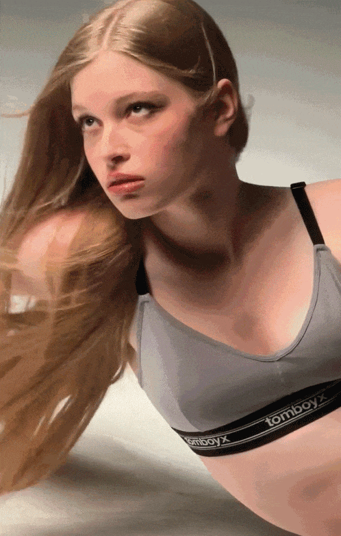 马斯克21岁女儿:改名字、换性别、与父亲决裂后,靠当模特力争经济独立