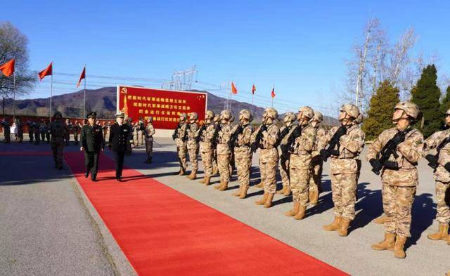 日本死不悔改,又威胁出兵台海!关键时刻,日军官直奔解放军基地